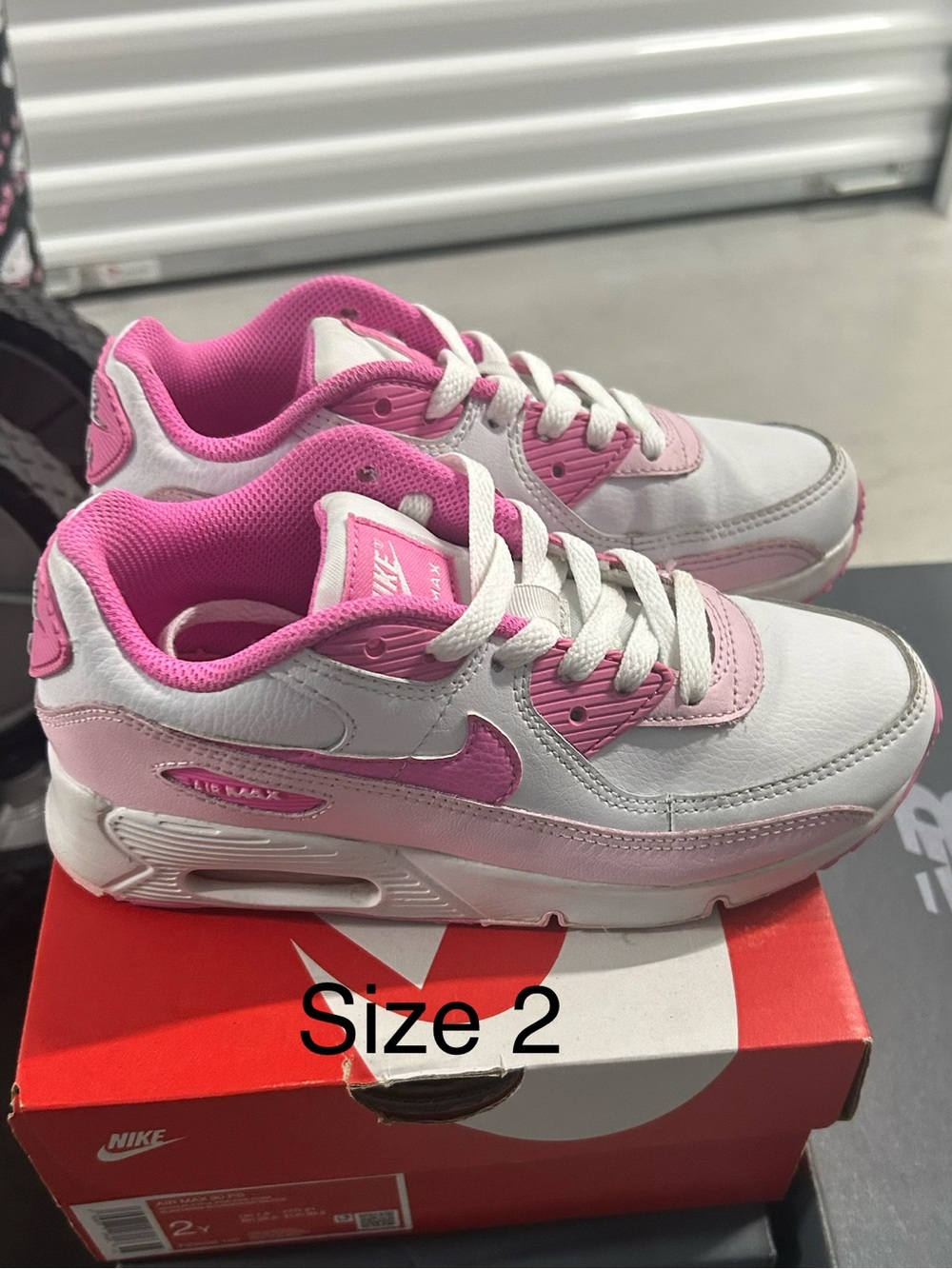 Nike Kids White and Pink Low-Top Sneakers